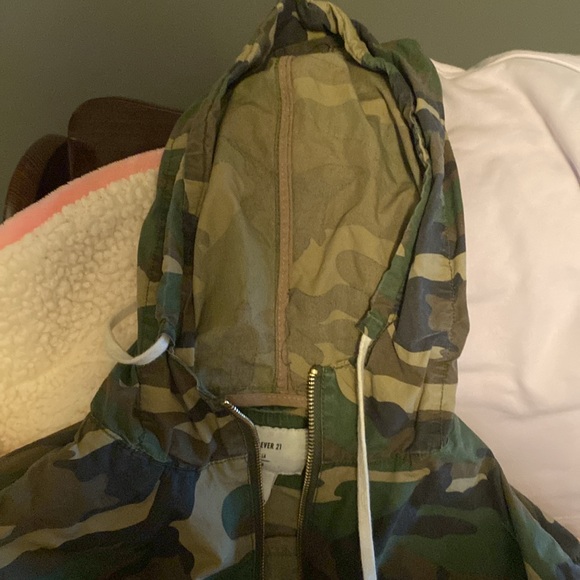 💚Forever 21 camo zip up coat. - Picture 3 of 4